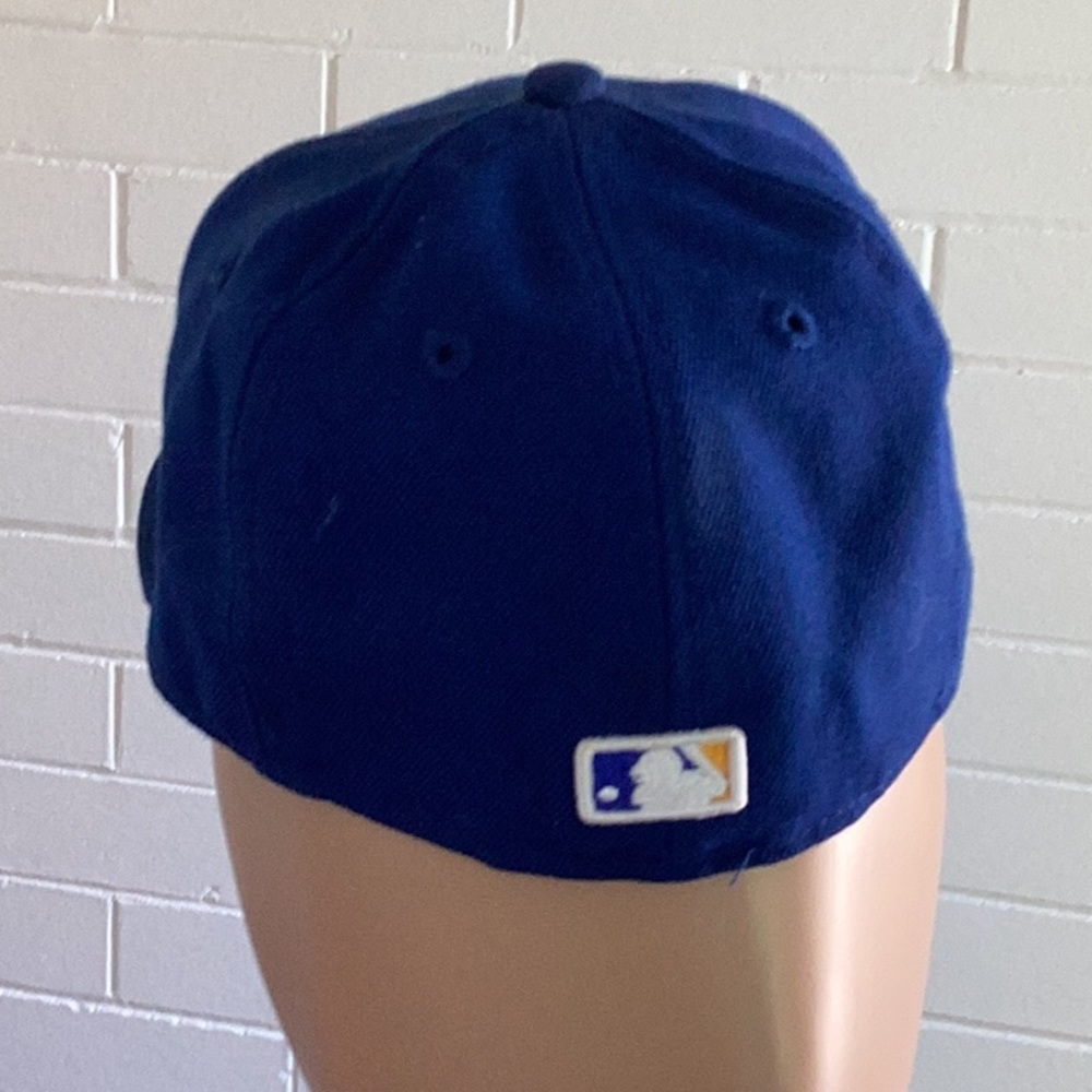 Hat 🧢 - Picture 2 of 5